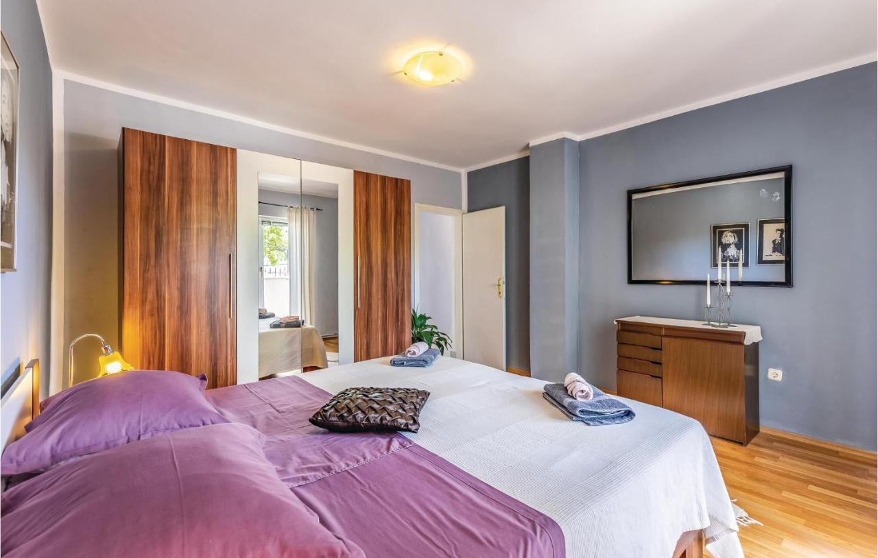 Gorgeous In With Kitchen Apartment *