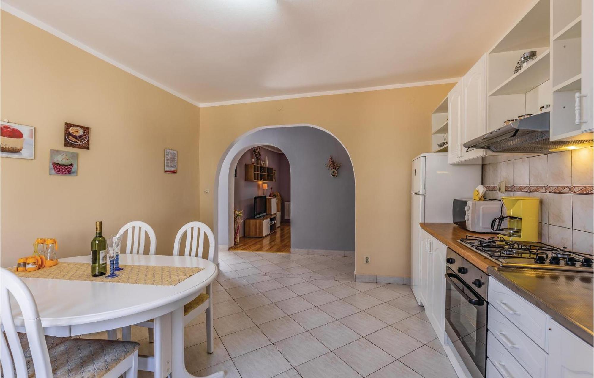 Gorgeous In With Kitchen * Pula
