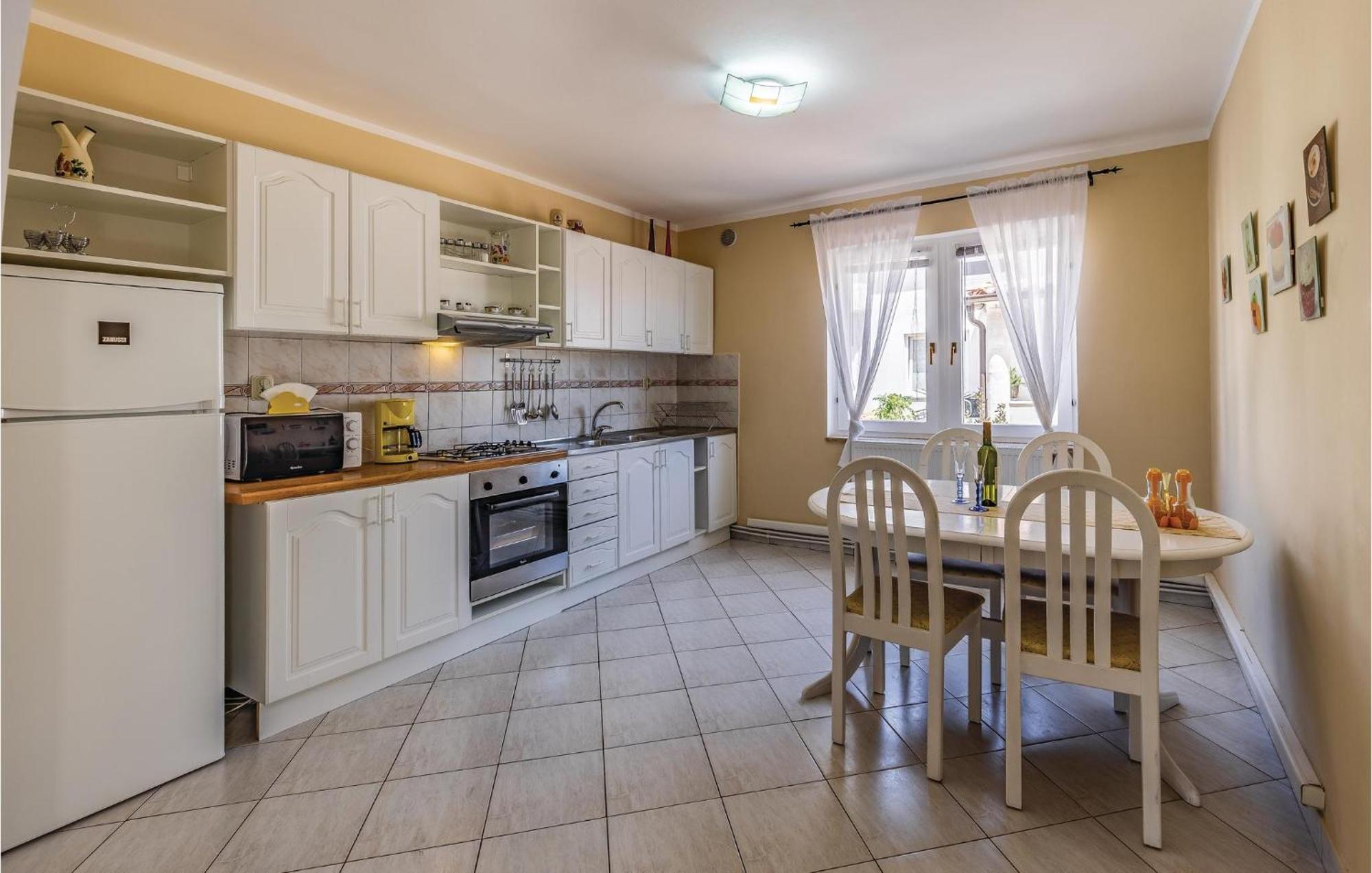 Apartment Gorgeous In With Kitchen