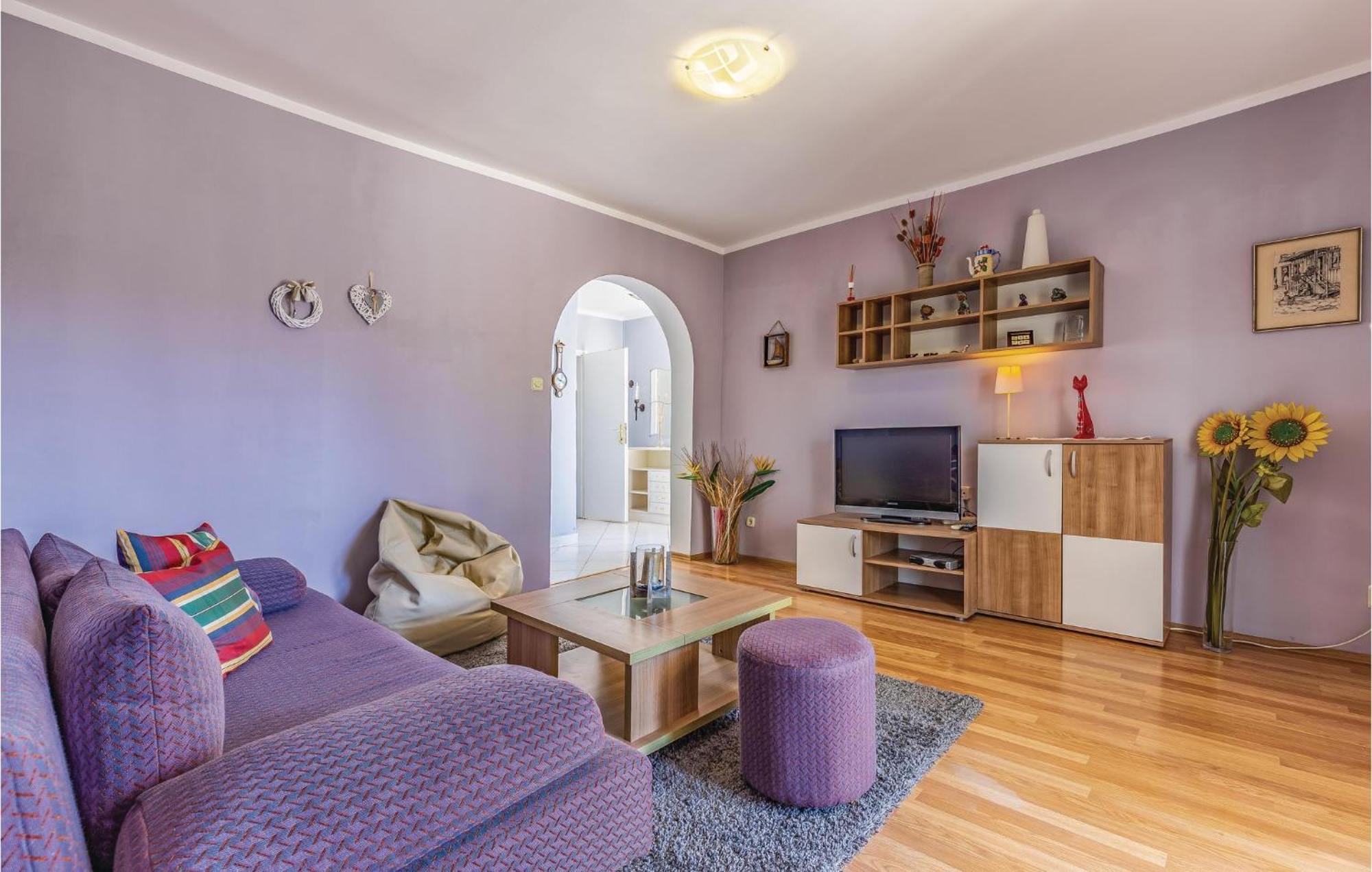 Gorgeous In With Kitchen Apartment *