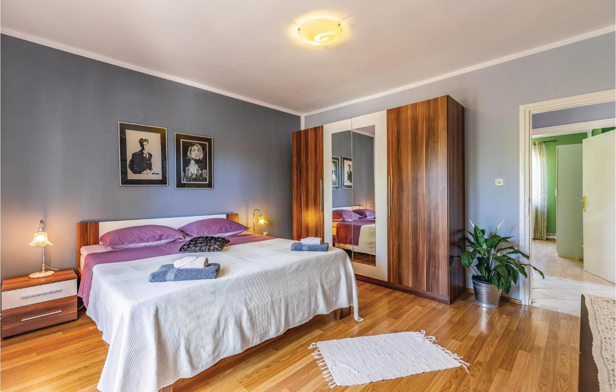 Gorgeous In With Kitchen Apartment *